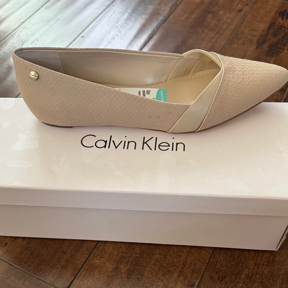 Calvin Klein Women's Cream Loafers 8.5